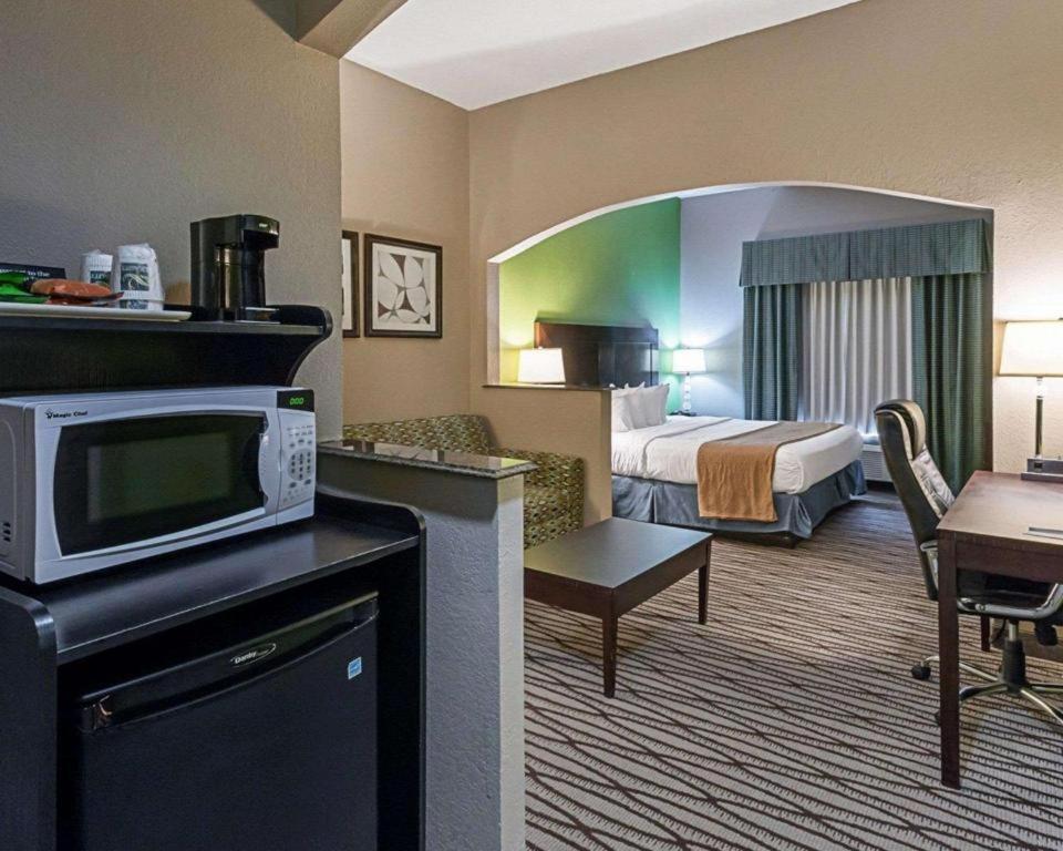 Quality Suites Sulphur Exteriér fotografie